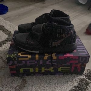 Mens Nike Kyrie 6 Lightly Used (Great Condition)